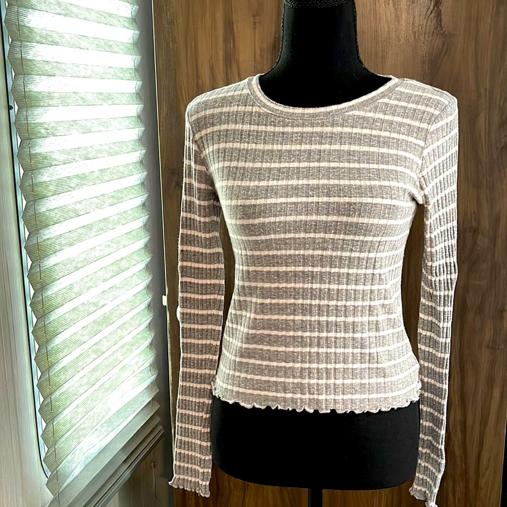 American Eagle - Stripped  Gray and White Top